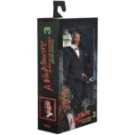 FREDDY TUXEDO NIGHTMARE IN ELM STREET 3 RE-RUN. Neca vuelve a presentar a Freddy Krueger con esmoquin inspirado en la película "A Nightmare on Elm Street 3: Dream Warriors" ("Pesadilla en Elm Street 3: Los guerreros del sueño" en España). Esta figura vestida mide 20 cm y lleva un traje de tela con pajarita a rayas rojas y verdes. Incluye 1x réplica de la casa nº 1428 de Elm Street con luz LED. Se entrega en una caja con ventana apta para coleccionistas.