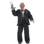 FREDDY TUXEDO NIGHTMARE IN ELM STREET 3 RE-RUN. Neca vuelve a presentar a Freddy Krueger con esmoquin inspirado en la película "A Nightmare on Elm Street 3: Dream Warriors" ("Pesadilla en Elm Street 3: Los guerreros del sueño" en España). Esta figura vestida mide 20 cm y lleva un traje de tela con pajarita a rayas rojas y verdes. Incluye 1x réplica de la casa nº 1428 de Elm Street con luz LED. Se entrega en una caja con ventana apta para coleccionistas.