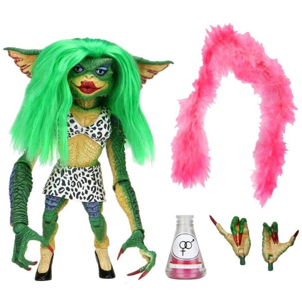 Ultimate greta gremlins 2: the new batch. Neca vuelve a presentar la figura ultimate de greta, el único gremlin femenino de la película "gremlins 2: the new batch" ("gremlins 2: la nueva generación" en españa). Mide 15 cm e incluye cabello sintético, 1x boa de plumas rosa, 1x poción hormonal y 2x manos intercambiables. Se entrega en una caja con ventana y solapa de apertura.