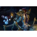 SPIDER GREMLIN DELUXE GREMLINS 2: THE NEW BATCH. Neca suma de nuevo a su colección la figura deluxe del Spider Gremlin que aparece en la película "Gremlins 2: The New Batch" ("Gremlins 2: La nueva generación" en España). Presenta más de 30 puntos de articulación, incluyendo las 8x patas de araña y la mandíbula. Totalmente ensamblada alcanza más de 25 cm de alto, casi 38 cm de ancho y más de 30 cm de profundidad. Incluye un soporte para exhibición. Se presenta en una caja de lujo con ventana.