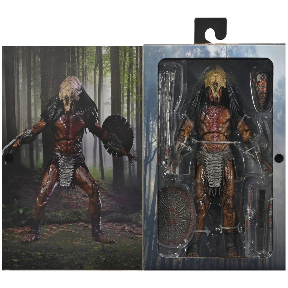 ULTIMATE FERAL PREDATOR PREY. Neca vuelve a presentar la figura Ultimate del Predator que aparece en la película "Prey", ambientada hace 300 años. Este depredador alienígena altamente evolucionado mide más de 20 cm de alto y reproduce con precisión su aspecto en la película. Incluye 1x máscara, 1x arpón, 2x lanzas (cerrada y desplegada), 2x escudos (abierto y plegado), 2x mandíbulas, armas adicionales y 7x manos intercambiables. Se entrega en una caja con solapa frontal apta para exhibición.