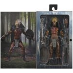 ULTIMATE FERAL PREDATOR PREY. Neca vuelve a presentar la figura Ultimate del Predator que aparece en la película "Prey", ambientada hace 300 años. Este depredador alienígena altamente evolucionado mide más de 20 cm de alto y reproduce con precisión su aspecto en la película. Incluye 1x máscara, 1x arpón, 2x lanzas (cerrada y desplegada), 2x escudos (abierto y plegado), 2x mandíbulas, armas adicionales y 7x manos intercambiables. Se entrega en una caja con solapa frontal apta para exhibición.