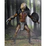 ULTIMATE FERAL PREDATOR PREY. Neca vuelve a presentar la figura Ultimate del Predator que aparece en la película "Prey", ambientada hace 300 años. Este depredador alienígena altamente evolucionado mide más de 20 cm de alto y reproduce con precisión su aspecto en la película. Incluye 1x máscara, 1x arpón, 2x lanzas (cerrada y desplegada), 2x escudos (abierto y plegado), 2x mandíbulas, armas adicionales y 7x manos intercambiables. Se entrega en una caja con solapa frontal apta para exhibición.