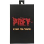 ULTIMATE FERAL PREDATOR PREY. Neca vuelve a presentar la figura Ultimate del Predator que aparece en la película "Prey", ambientada hace 300 años. Este depredador alienígena altamente evolucionado mide más de 20 cm de alto y reproduce con precisión su aspecto en la película. Incluye 1x máscara, 1x arpón, 2x lanzas (cerrada y desplegada), 2x escudos (abierto y plegado), 2x mandíbulas, armas adicionales y 7x manos intercambiables. Se entrega en una caja con solapa frontal apta para exhibición.