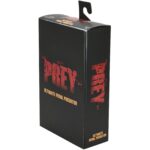 ULTIMATE FERAL PREDATOR PREY. Neca vuelve a presentar la figura Ultimate del Predator que aparece en la película "Prey", ambientada hace 300 años. Este depredador alienígena altamente evolucionado mide más de 20 cm de alto y reproduce con precisión su aspecto en la película. Incluye 1x máscara, 1x arpón, 2x lanzas (cerrada y desplegada), 2x escudos (abierto y plegado), 2x mandíbulas, armas adicionales y 7x manos intercambiables. Se entrega en una caja con solapa frontal apta para exhibición.