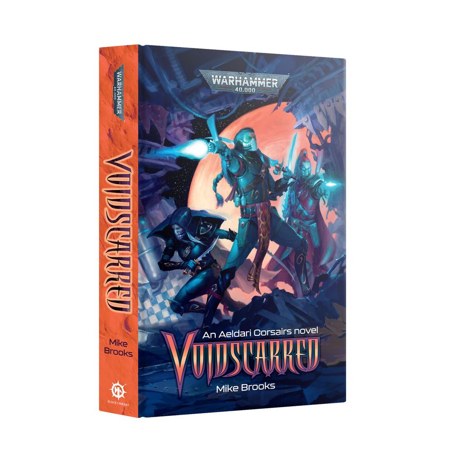 Voidscarred (hardback) (inglés) warhammer 40000. Solo en inglés. An aeldari corsairs novel baron myrin stormdawn of the starsplinters corsairs allies with a craftworld aeldari to deal with rival ork freebooters for plunder and territory. Along the way, he must negotiate a complicated web of connections and the favour of his superiors. Read it because it's a glimpse into the mysterious life of the aeldari corsairs, who exist somewhere between the structured craftworld aeldari and the unscrupulous drukhari. It's a life of daring adventure and excitement as well as danger and dirty politics. Plus, they're up against everyone's favourite cunning and brutal pirates – ork freebooters.