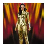 WONDER WOMAN 84 S.H. FIGUARTS GOLDEN AMOR. Tamashii Nations presenta la nueva figura de Wonder Woman con su armadura dorada, de la nueva película Wonder Woman WW84 para la coleccción S.H. Figuarts. La figura articulada de unos 15 cm incluye una base para soportar sus alas en pose dinámica, además de una cabeza opcional, tres pares de manos opcionales, un Lazo de la Verdad enrrollado que se puede mostrar en su cinturón y un Lazo de la Verdad estirado por encima de su cabeza. También incluye una base soporte para exposición.