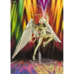 WONDER WOMAN 84 S.H. FIGUARTS GOLDEN AMOR. Tamashii Nations presenta la nueva figura de Wonder Woman con su armadura dorada, de la nueva película Wonder Woman WW84 para la coleccción S.H. Figuarts. La figura articulada de unos 15 cm incluye una base para soportar sus alas en pose dinámica, además de una cabeza opcional, tres pares de manos opcionales, un Lazo de la Verdad enrrollado que se puede mostrar en su cinturón y un Lazo de la Verdad estirado por encima de su cabeza. También incluye una base soporte para exposición.