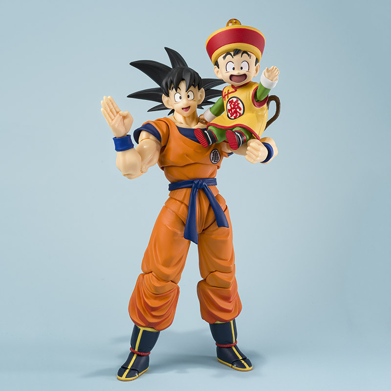 SON GOKU AND SON GOHAN KID & KINTOUN DRAGON BALL Z SH FIGUARTS. Este set te trae a Son Goku tal como aparece en la saga Saiyan , con su icónico Kame-Sen-ryu gi . Junto a él, vienen Son Gohan y la querida Nube de Nimbus , lo que convierte a este trío en un imprescindible. Con una amplia gama de partes faciales intercambiables, puedes recrear innumerables momentos memorables del anime, desde la dinámica escena de apertura hasta muchos de sus momentos más llamativos.