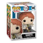 SABITO (NO MASK) DEMON SLAYER: KIMETSU NO YAIBA ANIMATION FUNKO POP. igura de vinilo de la línea 'POP!', tamaño aprox. 9 cm. Esta pieza de colección firmada por FUNKO revela el rostro decidido de Sabito, marcado por una cicatriz reconocible. Su cabello corto color coral y su distintivo kimono se reproducen cuidadosamente, reflejando la precisión y atención al detalle que caracteriza a POP! Animación. Sabito es un personaje interesante en el entrenamiento de Tanjiro Kamado, que actúa como mentor y desafío para el joven cazador de demonios. Aunque aparece principalmente como una figura misteriosa escondida detrás de una máscara de zorro, la revelación de su rostro y su trágico pasado le da una profundidad inesperada a este hábil guerrero. Está ligado por el destino a la montaña Fujikasane y a Urokodaki, el maestro de Tanjiro, y su fugaz presencia en la serie deja una marca duradera en el viaje de Tanjiro.