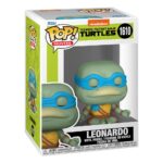LEONARDO (MEDITATING) TORTUGAS NINJA FUNKO POP. Figura de vinilo de la línea 'POP!', tamaño aprox. 9 cm. Con aproximadamente 9 cm de altura, esta figura de vinilo captura a Leonardo en una pose meditativa, reflejando su carácter de líder sereno y disciplinado dentro de las Tortugas Ninja. Su diseño detallado y fiel al personaje es ideal para coleccionistas y amantes del anime, el manga y la cultura pop clásica. Material: Vinilo de alta calidad, resistente y con acabados precisos. Tamaño: 10 cm, perfecto para exhibir en estanterías, escritorios o vitrinas. Presentación: Caja con ventana transparente que permite admirar la figura sin sacarla, ideal para conservar su valor de colección. Categoría: Funko POP! Regular, parte de la icónica serie de Funkos que rinde homenaje a personajes legendarios de la cultura geek. Leonardo es el corazón y alma de las Tortugas Ninja, reconocido por su katana, valentía y sentido del honor. Esta figura Funko POP no solo es un artículo decorativo, sino también un tributo a una saga que marcó generaciones enteras. Si eres fan del anime clásico, los cómics o simplemente buscas un Funkos para añadir a tu colección, este Leonardo es tu mejor elección. Además, su pose meditativa aporta un toque zen que contrasta con la acción típica de la serie, mostrando una faceta menos explorada del personaje. Perfecto para quienes aprecian la profundidad y el desarrollo de sus héroes favoritos.