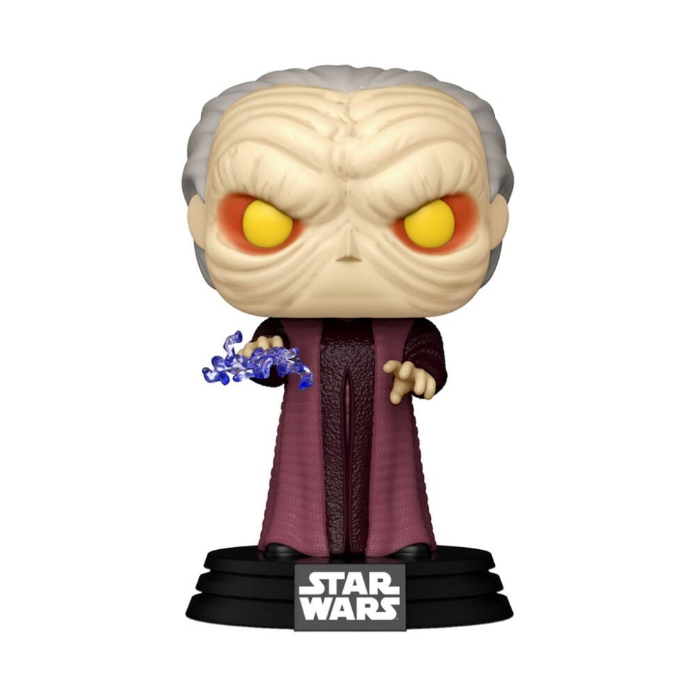 PALPATINE STAR WARS: DARK SIDE FUNKO POP. Figura de vinilo de la línea 'POP!', tamaño aprox. 9 cm. Esta figura de vinilo representa al poderoso Sith Lord en una de sus poses más icónicas, emitiendo un torrente de energía eléctrica que simboliza su dominio y poder sobre la galaxia. Con una altura aproximada de 9.9 cm, este bobblehead capta con gran detalle la esencia malévola de Palpatine, convirtiéndolo en una pieza indispensable para cualquier coleccionista de Star Wars y un añadido impresionante para tu escenario de batalla. El diseño de Pop! Palpatine está meticulosamente trabajado para reflejar su carácter intimidante y su papel como el arquitecto del mal en el universo de Star Wars. Desde la expresión amenazante en su rostro hasta las detalladas arrugas de su túnica, cada elemento ha sido cuidadosamente elaborado para ofrecer una representación fiel y dramática del emperador. La figura no solo destaca por su pose dinámica, sino también por su capacidad de evocar la tensión y el conflicto que Palpatine trae a la saga.
