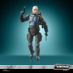 PRE VIZSLA VINTAGE COLLECTION STAR WARS THE CLONE WARS. Celebra el legado de Star Wars con figuras de acción, sets de juego y vehículos premium a escala de 9,5 cm para adultos, niños y niñas de la colección Vintage de Star Wars. (Los productos adicionales se venden por separado. Sujeto a disponibilidad.) Inspirada en Star Wars: Guerra de los Clones, esta figura de acción coleccionable de Pre Vizla a escala de 9,5 cm, de Star Wars La colección Vintage, es un gran regalo para los fans y coleccionistas de Star Wars.