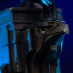 NIGHTWING DC COMIC ART SCALE 1/10.  Captura la acrobacia elegante y el porte seguro de Dick Grayson con un esculpido que define musculatura, paneles del traje y los icónicos bastones escrima. Realizada en polystone con posibles piezas en resina, PVC, metal y tela, luce acabado pintado a mano que aporta profundidad a las texturas y un sombreado nítido en azules y negros. En escala 1/10 y con aprox. 27 cm de altura sobre base, ofrece presencia sólida sin ocupar en exceso, perfecta para coronar una vitrina del universo Batman. Producto oficialmente licenciado, estable y bien equilibrado, pensado para quienes buscan una pieza con calidad tangible, fidelidad al personaje y un look contemporáneo que destaca desde cualquier ángulo.