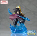 GIYU TOMIOKA DEMON SLAYER: KIMETSU NO YAIBA ESTATUA PVC XROSS LINK ANIME. Giyu Tomioka, un Hashira del Agua del Cuerpo de Cazadores de Demonios, es un guerrero tranquilo pero temible. Con un control inigualable de la técnica de Respiración del Agua y un comportamiento sereno, es uno de los personajes más emblemáticos de Demon Slayer. Esta figura lo captura en pleno ataque, combinando elegancia y fuerza letal. Giyu aparece en pleno movimiento, con la espada desenvainada, mientras flota sobre una base de agua translúcida y arremolinada. Su pose precisa y fluida refleja la naturaleza de su técnica de respiración: rápida, aguda y silenciosa. Su expresión concentrada resalta su carácter tranquilo y resuelto. La escultura refleja con precisión su diseño del anime: su característico haori de doble patrón, el uniforme estándar de Demon Slayer y los vivos efectos de agua azul en PVC translúcido, que amplían el movimiento de su espada. La escena parece congelada en plena acción, lo que amplifica el impacto de la exposición. Con una altura aproximada de 15 cm, esta figura de PVC de la línea Xross Link de SEGA cuenta con una base transparente, una pose dinámica y un acabado nítido, perfecta para los fans que quieran crear una exposición de Kimetsu no Yaiba llena de energía.