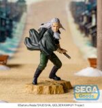 TOSHIZO HIJIKATA GOLDEN KAMUY ESTAYUA PVC XROSS LINK ANIME. En Golden Kamuy, Toshizo Hijikata es más que una leyenda viviente: es un fantasma de la historia, resucitado para reclamar el futuro que una vez soñó. Basada en el vicecomandante del Shinsengumi, esta versión anime de Hijikata fusiona el honor del pasado con la violencia de una búsqueda de tesoros moderna. A pesar de su edad, Hijikata sigue siendo un maestro de la espada y un líder poderoso. Con larga cabellera plateada, mirada penetrante y una determinación inigualable, forma su propia facción en la guerra del oro Ainu, desafiando tanto a las fuerzas militares como a criminales despiadados. Cada decisión que toma se basa en su misión de revivir una nación, cueste lo que cueste. Esta figura de PVC de 13 cm de altura lo captura en pleno movimiento, listo para atacar. Sus rodillas están flexionadas en una postura firme, con la mano agarrando su katana y la capa ondeando tras él. Su intensa expresión, junto con la dinámica forma de su ropa y cabello, refleja su disposición para la batalla. La base rocosa añade realismo al entorno y refuerza el movimiento y la presencia de la figura. Parte de la línea Xross Link de SEGA, es un fiel homenaje al espíritu imponente de Hijikata.
