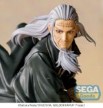 TOSHIZO HIJIKATA GOLDEN KAMUY ESTAYUA PVC XROSS LINK ANIME. En Golden Kamuy, Toshizo Hijikata es más que una leyenda viviente: es un fantasma de la historia, resucitado para reclamar el futuro que una vez soñó. Basada en el vicecomandante del Shinsengumi, esta versión anime de Hijikata fusiona el honor del pasado con la violencia de una búsqueda de tesoros moderna. A pesar de su edad, Hijikata sigue siendo un maestro de la espada y un líder poderoso. Con larga cabellera plateada, mirada penetrante y una determinación inigualable, forma su propia facción en la guerra del oro Ainu, desafiando tanto a las fuerzas militares como a criminales despiadados. Cada decisión que toma se basa en su misión de revivir una nación, cueste lo que cueste. Esta figura de PVC de 13 cm de altura lo captura en pleno movimiento, listo para atacar. Sus rodillas están flexionadas en una postura firme, con la mano agarrando su katana y la capa ondeando tras él. Su intensa expresión, junto con la dinámica forma de su ropa y cabello, refleja su disposición para la batalla. La base rocosa añade realismo al entorno y refuerza el movimiento y la presencia de la figura. Parte de la línea Xross Link de SEGA, es un fiel homenaje al espíritu imponente de Hijikata.