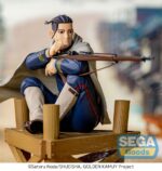 HYAKUNOSUKE OGATA GOLDEN KAMUY ESTAYUA PVC XROSS LINK ANIME. En el duro e implacable mundo de Golden Kamuy, ambientada en la era Meiji de Japón, Hyakunosuke Ogata se destaca como una figura ambigua y mortal. Ex francotirador del Ejército Imperial con una precisión inigualable, opera en las sombras, guiado únicamente por el interés propio y el frío pragmatismo. Tranquilo y calculador, Ogata sigue siendo un personaje moralmente complejo, tanto traidor como superviviente. Como hijo ilegítimo de un oficial de alto rango, Ogata ha cortado lazos tanto con la familia como con la nación. Su participación en la mortal búsqueda del tesoro ainu lo coloca en medio de una red de manipulación y traición. En el anime, sus escenas están marcadas por un silencio espeluznante, una mirada penetrante y una puntería letal. Esta figura lo captura en una pose característica: agachado sobre una plataforma de madera, apuntando por las miras de su largo rifle. Su capa se eleva ligeramente detrás de él y su expresión enfocada dice mucho sobre su resolución mortal. Su cabello peinado hacia atrás y su lenguaje corporal preciso completan la representación de este cazador silencioso. Fabricada en PVC y con una altura de unos 13 cm, la figura presta especial atención a los detalles, desde la veta de la base de madera hasta los pliegues de su uniforme y la fina escultura del rifle. Es una representación fiel que encarna la fría intensidad de Ogata.