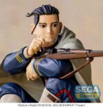 HYAKUNOSUKE OGATA GOLDEN KAMUY ESTAYUA PVC XROSS LINK ANIME. En el duro e implacable mundo de Golden Kamuy, ambientada en la era Meiji de Japón, Hyakunosuke Ogata se destaca como una figura ambigua y mortal. Ex francotirador del Ejército Imperial con una precisión inigualable, opera en las sombras, guiado únicamente por el interés propio y el frío pragmatismo. Tranquilo y calculador, Ogata sigue siendo un personaje moralmente complejo, tanto traidor como superviviente. Como hijo ilegítimo de un oficial de alto rango, Ogata ha cortado lazos tanto con la familia como con la nación. Su participación en la mortal búsqueda del tesoro ainu lo coloca en medio de una red de manipulación y traición. En el anime, sus escenas están marcadas por un silencio espeluznante, una mirada penetrante y una puntería letal. Esta figura lo captura en una pose característica: agachado sobre una plataforma de madera, apuntando por las miras de su largo rifle. Su capa se eleva ligeramente detrás de él y su expresión enfocada dice mucho sobre su resolución mortal. Su cabello peinado hacia atrás y su lenguaje corporal preciso completan la representación de este cazador silencioso. Fabricada en PVC y con una altura de unos 13 cm, la figura presta especial atención a los detalles, desde la veta de la base de madera hasta los pliegues de su uniforme y la fina escultura del rifle. Es una representación fiel que encarna la fría intensidad de Ogata.