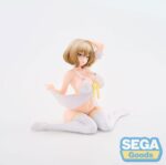 ANIS GODDESS OF VICTORY: NIKKE YUMEMIRIZE ESTATUA PVC. Conocida por su actitud fogosa en Goddess of Victory: Nikke, Anis aparece aquí en una versión suave y seductora que contrasta con su habitual personalidad en el campo de batalla. Procedente de la colección Yumemirize de SEGA, esta figura la reimagina en un entorno relajado e íntimo, capturando un momento de tranquilidad juguetona y confianza serena. Anis aparece sentada en el suelo, con una mano en el pelo y la otra levantando parte de su vestido con un gesto provocador. Su mirada coqueta, su sonrisa descarada y su pose relajada rezuman un encanto seguro de sí mismo sin perder nunca su característico descaro. Su atuendo combina lencería estilizada con accesorios juguetones: un conjunto blanco con lazos amarillos, mangas desprendidas, medias hasta los muslos y sutiles toques translúcidos. El acabado mate del PVC proporciona una superficie lisa, mientras que los detalles esculturales de los pliegues y las texturas de la tela dan vida a la figura. Con una altura de unos 11 cm, esta compacta figura de PVC encaja perfectamente en cualquier exposición centrada en los personajes favoritos de los fans o en poses íntimas. Fabricada por SEGA bajo la línea Yumemirize, combina un diseño cuidado, poses expresivas y un atractivo visual fiel al universo Nikke.