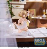 ANIS GODDESS OF VICTORY: NIKKE YUMEMIRIZE ESTATUA PVC. Conocida por su actitud fogosa en Goddess of Victory: Nikke, Anis aparece aquí en una versión suave y seductora que contrasta con su habitual personalidad en el campo de batalla. Procedente de la colección Yumemirize de SEGA, esta figura la reimagina en un entorno relajado e íntimo, capturando un momento de tranquilidad juguetona y confianza serena. Anis aparece sentada en el suelo, con una mano en el pelo y la otra levantando parte de su vestido con un gesto provocador. Su mirada coqueta, su sonrisa descarada y su pose relajada rezuman un encanto seguro de sí mismo sin perder nunca su característico descaro. Su atuendo combina lencería estilizada con accesorios juguetones: un conjunto blanco con lazos amarillos, mangas desprendidas, medias hasta los muslos y sutiles toques translúcidos. El acabado mate del PVC proporciona una superficie lisa, mientras que los detalles esculturales de los pliegues y las texturas de la tela dan vida a la figura. Con una altura de unos 11 cm, esta compacta figura de PVC encaja perfectamente en cualquier exposición centrada en los personajes favoritos de los fans o en poses íntimas. Fabricada por SEGA bajo la línea Yumemirize, combina un diseño cuidado, poses expresivas y un atractivo visual fiel al universo Nikke.