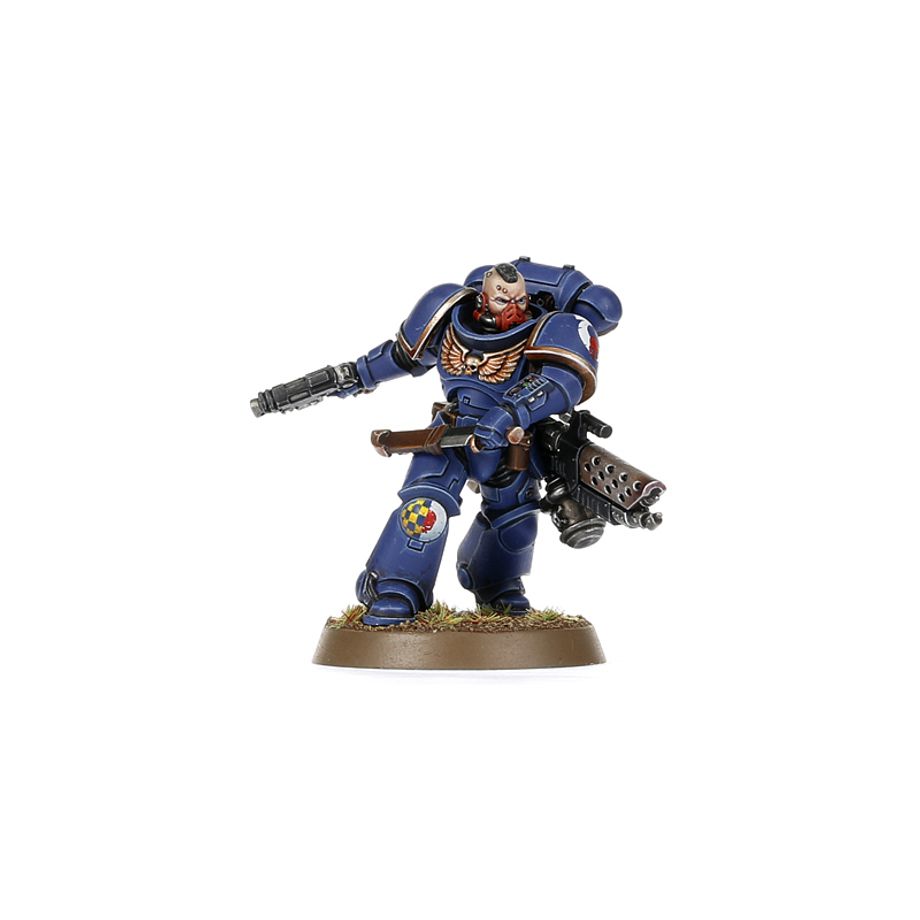 WARHAMMER 40,000: CAJA DE INICIO (ESPAÑOL) Warhammer 40,000: caja de inicio (español). En el despiadado universo del lejano futuro solo hay guerra. En los dispersos mundos del imperium de la humanidad, en la galaxia asediada por tormentas disformes y conflicto sin fin, los ejércitos de la humanidad luchan por sobrevivir. El imperium está al borde de la aniquilación tras la aparición de las flotas colmena tiránidas procedentes del frío vacío interestelar. Los marines espaciales son la última línea de defensa entre esta voraz amenaza alienígena y los atribulados mundos del reino imperial. Sumérgete en el 41. º milenio con la caja de inicio definitiva de warhammer 40,000, la cual te trae una experiencia introductoria completa con un montón de miniaturas, un campo de batalla sobre el que luchar, manuales de instrucciones y todos los dados que necesitas para jugar tus primeras partidas. Elige entre los superhumanos marines espaciales o los enjambres tiránidos, pásale la vara de mando del otro ejército a un colega o familiar y combate durante horas de apasionante entretenimiento. No hay mejor manera de dar tus primeros pasos en el fascinante mundo de warhammer 40,000. Esta caja es además también ideal para expandir tus colecciones ya existentes.