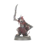 WARHAMMER AGE OF SIGMAR: CAJA DE INICIO DE PUNTA DE LANZA (ESPAÑOL). La Era de Sigmar es una era de guerra sin fin. Durante siglos, los formidables Forjados en la Tormenta han luchado contra las fuerzas del mal, pero ahora parece haber llegado la Hora de la Ruina con incontables hordas de escurridizos Skaven inundando los Reinos Mortales. Tan poderoso es su armamento arcano que el Dios Rey Sigmar ha enviado a sus guerreros más poderosos para frenar la marea. A la cabeza de esta resplandeciente hueste marchan las cámaras de Perdición, guerreros que han muerto tantas veces que se parecen más a armas vivientes que a los humanos que protegen. Este set es perfecto para empezar con Warhammer Age of Sigmar, un apasionante universo de fantasía del que puedes formar parte coleccionando ejércitos, pintándolos y combatiendo con tus amistades. El manual de 72 páginas contiene todo lo que necesitas para empezar con todos los aspectos de este emocionante hobby; aprenderás a montar y pintar tus miniaturas, descubrirás el universo al que pertenecen y disputarás con ellas emocionantes batallas. También incluye el libro Punta de lanza: Fuego y jade, que contiene todas las reglas adicionales que necesitas para jugar al vertiginoso modo de juego Punta de lanza, junto con un tapete de juego de dos caras en el que jugar tus partidas de Punta de lanza. Incluso encontrarás dos fuerzas completas de Punta de lanza, para que te lances a jugar partidas tácticas e intensas desde el primer momento.