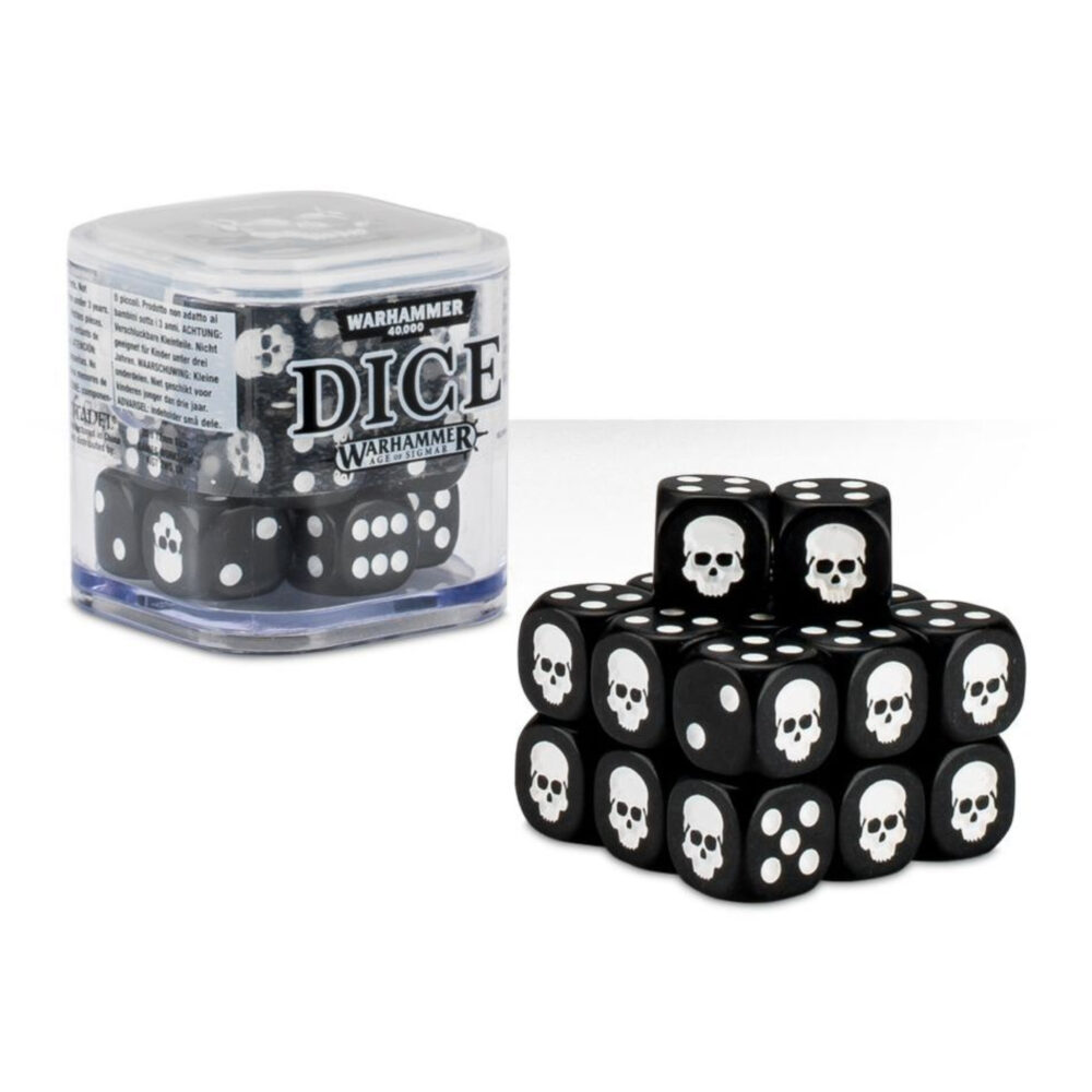 Cubo de dados warhammer age of sigmar. Un cubo de plástico resistente y duradero con 20 dados de 12 mm de arista con el icono de una calavera en la cara del 1. Este cubo de dados tiene una tapa con una calavera en relieve (¡en warhammer nunca hay demasiadas calaveras! ) y es apilable: ¡crea tu propia torre multicolor de dados! Recibirás al azar un cubo lleno de dados de uno de los siguientes colores: – negro – hueso – azul