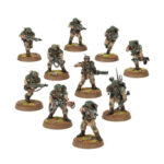 ASTRA MILITARUM: CADIAN SHOCK TROOPS WARHAMMER 40,000. Soldados natos, las Tropas de Choque de Cadia están entrenadas para el servicio militar desde el momento en que pueden empuñar un rifle. Largos años de rigurosos ejercicios de tiro los han convertido en expertos tiradores, hábiles tanto en la defensa como en el ataque. Muchos consideran que las Tropas de Choque de Cadia son los soldados imperiales ideales, inspirando a innumerables regimientos. Con este kit de plástico multicomponente puedes montar 10 Tropas de Choque de Cadia, el núcleo de muchos regimientos del Astra Militarum. Cada Soldado de Choque está armado con granadas de fragmentación y un rifle láser, dirigido por un Sargento armado con un rifle automático alimentado por tambor o una espada sierra con una pistola láser o bólter. El kit también incluye una variedad de armas especiales para equipar a tus Soldados de Choque: un lanzallamas, un lanzagranadas, una pistola de fusión y una pistola de plasma, así como un vocotransmisor para las comunicaciones en el campo de batalla. También encontrarás un montón de opciones estéticas para garantizar que no haya dos escuadras de Tropas de Choque iguales, incluidas variantes de poses, más de 20 cabezas diferentes, sacos de arena, cuchillos de combate, una pala, un casco de repuesto y muchos sacos de dormir. Este kit consta de 131 piezas de plástico y se suministra con 10 peanas redondas Citadel de 25 mm. También incluye una hoja de calcomanías de infantería del Astra Militarum, con 597 calcomanías con números, marcas de escuadra y heráldica del regimiento de Cadia. Estas miniaturas se suministran sin pintar y requieren montaje; recomendamos usar pegamento para plástico Citadel y pinturas Citadel Colour.