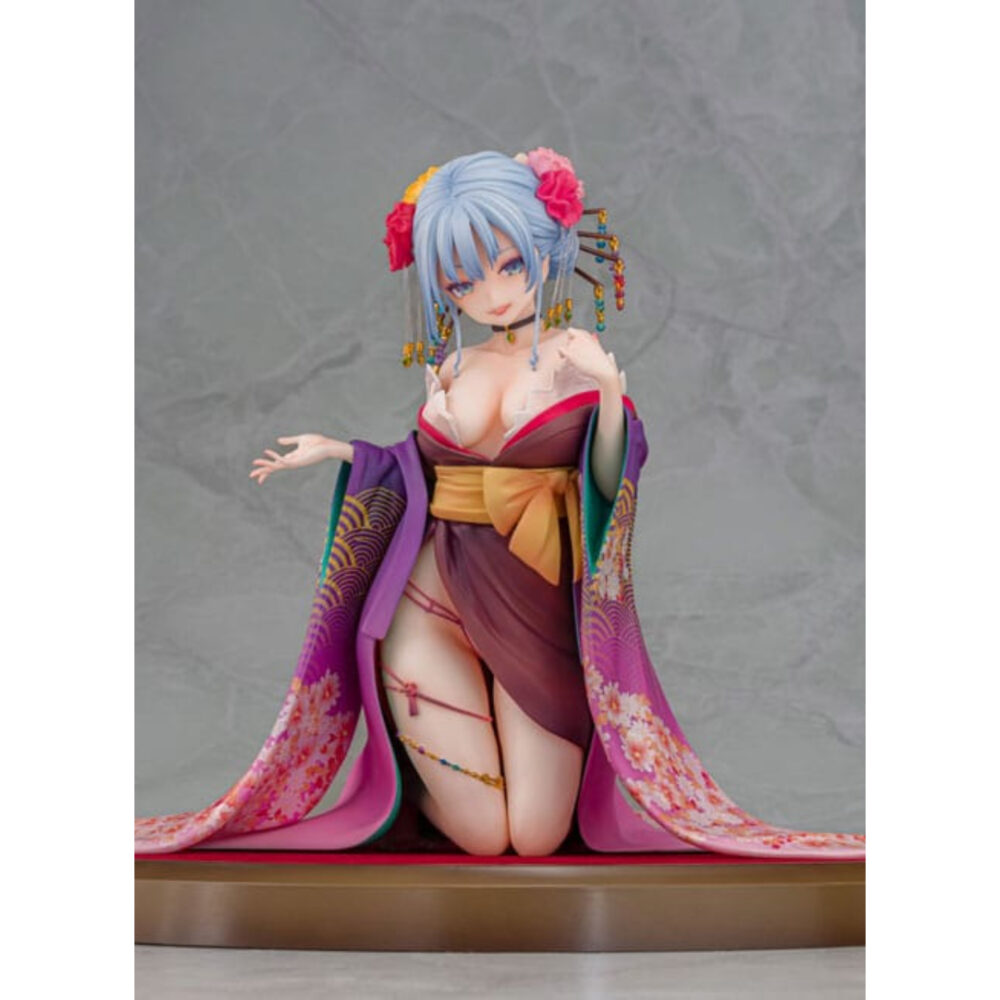 Shujuu ecstasy shion oiran original character estatua 1/7.  esta figura original representa a shujuu ecstasy shion en su versión «oiran wholesome», inspirada en la refinada estética de las cortesanas tradicionales japonesas. Presentada en una pose arrodillada, combina elegancia y sensualidad, al tiempo que se mantiene fiel a los códigos visuales del estilo oiran a través de sus elaborados adornos y atuendos. Su mirada pícara y su sutil sonrisa realzan su aura seductora, mientras que su postura ligeramente inclinada con un gesto de brazos abiertos añade dinamismo a la composición. Esta posición atrae la atención hacia su presencia y resalta su encanto. El diseño presenta un kimono ricamente decorado en tonos morados y violetas intensos, adornado con delicados motivos florales. La prenda, que cae holgadamente sobre sus hombros, revela su figura, mientras que un obi dorado atado a la cintura proporciona un brillante contraste. Su cabello azul está peinado con flores y horquillas tradicionales, lo que añade detalles coloridos y complejos al conjunto. Fabricada en pvc a escala 1/7, la figura mide unos 15 centímetros de altura. El acabado resalta los sutiles degradados del kimono, la precisión de los adornos del cabello y las texturas de la base circular. En conjunto, se trata de una pieza detallada y armoniosa, perfecta para los coleccionistas que aprecian los diseños originales y sofisticados.
