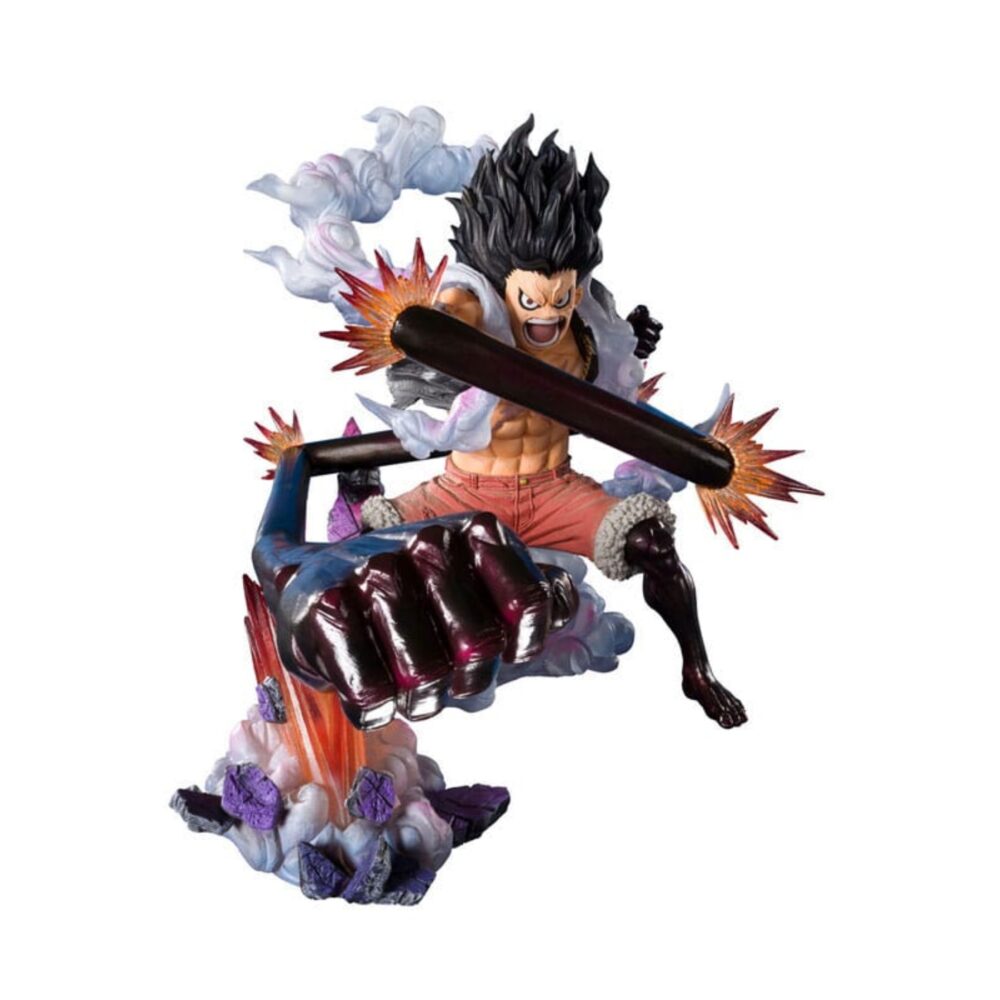 Monkey d luffy gear 4 snakeman king cobra one piece extra battle figuarts zero. Monkey d. Luffy es el emblemático capitán de la tripulación del sombrero de paja en el manga one piece. Gracias a la fruta del demonio gomu gomu no mi, posee un cuerpo con propiedades elásticas, que ha perfeccionado a lo largo de su aventura para desarrollar transformaciones devastadoras. Una de las más impresionantes es su forma gear fourth: snake man, que utiliza principalmente para ganar velocidad y potencia de impacto. El king cobra es el ataque definitivo de esta forma: su brazo hinchado y recubierto de haki negro se lanza a una velocidad vertiginosa e impredecible, cambiando de trayectoria para alcanzar a su objetivo con una fuerza colosal. Este ataque se reveló durante su enfrentamiento contra katakuri en el mundo espejo durante el arco de whole cake island. Esta figura figuarts zero extra battle de bandai inmortaliza este espectacular momento: luffy, en plena carga, con el pelo erizado, los músculos tensos, la mirada decidida y el brazo en máxima extensión, listo para golpear. El efecto de humo y los destellos de haki refuerzan la intensidad de la escena.
