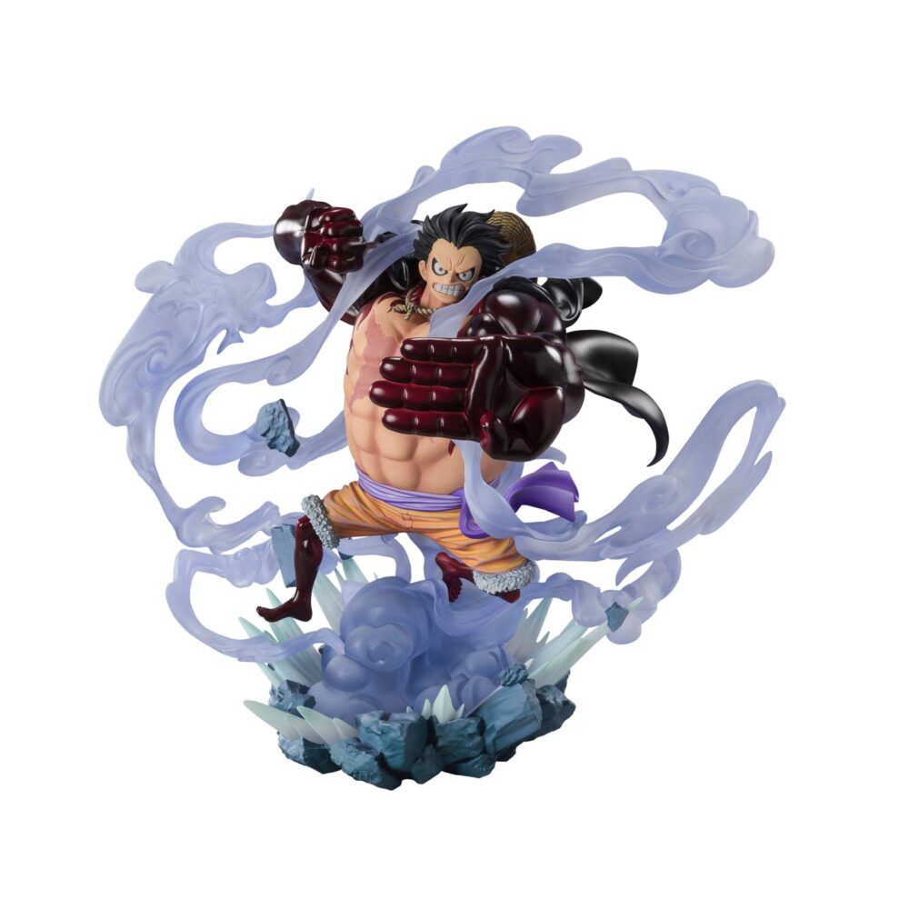 Monkey d luffy gear 4 captains battle at onigashima one piece chou gekisen extra battle figuarts zero.  en el arco de onigashima, monkey d. Luffy libera todo el poder del gear 4, una forma emblemática que combina una fuerza colosal y una velocidad explosiva. Frente a kaido, encarna la determinación pura del futuro rey de los piratas, dispuesto a romper todos los límites para defender a sus amigos y sus ideales. Esta figura figuartszero extra battle inmortaliza este momento legendario con una puesta en escena espectacular. Luffy aparece en pleno ataque, con los músculos tensos y los puños gigantes cubiertos de haki, listo para golpear. Las volutas de energía esculpidas en pvc translúcido rodean su cuerpo y amplifican la impresión de poder. El cuidado de los detalles es notable: expresión feroz, tensión muscular, matices del haki en degradado rojo intenso y base en fragmentos de energía azulada. Los efectos de transparencia y la pintura semibrillante de los brazos refuerzan la dinámica del movimiento. Con una altura de unos 21 cm, esta pieza de pvc combina equilibrio, intensidad y un acabado de alta gama. Captura a la perfección el espíritu de la colección extra battle, dedicada a los combates más míticos de one piece. Una auténtica explosión de poder para exhibir.