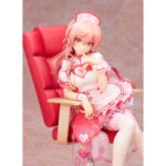 MIKA JOUGASAKI HALLOWEEN LOVE NURSE THE IDOLMASTER CINDERELLA GIRLS ESTATUA PVC 1/7. En el universo de The Idolmaster Cinderella Girls, Mika Jougasaki destaca como una ídolo segura de sí misma y carismática, que siempre cautiva a su público con su deslumbrante presencia en el escenario. Con su estilo atrevido y su personalidad asertiva, es una de las ídolos más emblemáticas de la serie. Esta figura la retrata en la versión Halloween Love Nurse, un atuendo alternativo que es a la vez divertido y llamativo. El tema de la enfermera se reimagina aquí con un toque colorido e inspirado en la fantasía que encarna a la perfección su naturaleza atrevida y coqueta. El carácter de Mika brilla a través de esta mezcla de dulzura y encanto. Se la representa con un vestido corto de enfermera en tonos rosa y blanco, decorado con motivos de corazones y finos accesorios. Relajada en una silla de oficina roja a juego con su atuendo, adopta una pose elegante pero traviesa. Su larga melena rosa cae en cascada en mechones ondulados, complementando los detalles de su uniforme. Las medias blancas y los zapatos de tacón rojos añaden el toque final, realzando su postura con las piernas cruzadas. A escala 1/7, con una altura de unos 25 centímetros, esta figura de PVC presenta un esculpido intrincado en las texturas y los accesorios: desde el estetoscopio y los volantes de su falda hasta la silla cuidadosamente diseñada. El resultado es una pieza de exposición completa y armoniosa que destacará en cualquier colección.