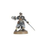 ASTRA MILITARUM KRIEG COMMAND SQUAD WARHAMMER 40,000. Las Escuadras de Mando de Krieg están dirigidas por representantes del Officio Prefectus, normalmente un comisario de alto rango asistido por un séquito de veteranos y oficiales subalternos. Lideran sus tropas desde primera línea y con frecuencia los encontrarás en los combates más intensos. Con este kit multicomponente de plástico puedes montar una Escuadra de Mando de Krieg para incluirlo en tus ejércitos del Astra Militarum en partidas de Warhammer 40,000. La unidad está compuesta por un Lord Comisario, cinco Guardias Veteranos y un servoescriba; una importante incorporación de especialistas para tu fuerza. El Lord Comisario puede equiparse con una pistola de plasma o un látigo en su brazo derecho, y con un puño de energía o una espada de energía envainada y señalando con su otro brazo. También puedes montar a uno de los guardias veteranos de tu unidad con una pistola láser, una pistola bólter o una pistola de plasma en la mano derecha, y con una espada sierra, arma de energía o garrote de trinchera en la izquierda. Otro guardia puede equiparse con un bólter, un rifle de plasma, un rifle de fusión o un lanzagranadas, y elegir entre dos accesorios opcionales para llevar en la mochila: granadas o munición para el lanzagranadas. Los otros guardias llevan el estandarte del regimiento, el vocomaestro y los contraagentes alquímicos, respectivamente. También hay una gama de accesorios estéticos, como palas, para decorar aún más tus miniaturas. El kit contiene 81 piezas de plástico, 6 peanas redondas Citadel de 25 mm y 1 peana redonda Citadel de 32 mm. También incluye una hoja con 803 calcomanías al agua de los Korps de la Muerte de Krieg para personalizar tus miniaturas. Las miniaturas se proporcionan sin montar ni pintar. Recomendamos usar pegamento para plástico Citadel y pinturas Citadel Colour.