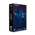 ELIMINATOR (SPACE MARINE) ARTIST PROOF WARHAMMER 40,000. Los Eliminators, tiradores expertos, acechan en las sombras del campo de batalla, buscando objetivos oportunos y derribándolos con precisas ráfagas de fuego. A continuación, estos asesinos silenciosos se escabullen en busca de su próxima presa. Escala detallada de 17,78 cm. Figura a escala de 17,78 cm increíblemente detallada basada en la franquicia Warhammer 40,000. La figura es de color gris mate clásico para pintar y personalizar. Diseñada con Ultra Articulation, con hasta 22 partes móviles para una amplia gama de poses y juego. Incluye rifle de francotirador, capa de tela, mano extra, tarjeta coleccionable y base de exposición. La figura se presenta en una caja con ventana temática de Warhammer 40,000. Colecciona todas las figuras de Warhammer 40,000 de McFarlane Toys.