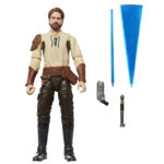 KYLE KATARN BLACK SERIES STAR WARS DARK FORCES. Hasbro presenta dentro de su colección The Black Series Gaming Greats la figura premium de Kyle Katarn, basada en la aparición de su personaje en el videojuego clásico "Star Wars: Dark Forces". Mide 15 cm y cuenta con múltiples puntos de articulación y detalles realistas. Incluye 1x sable de luz azul con efectos de combate intercambiables y 1x bláster. Se presenta en una caja con ventana decorada con ilustraciones del personaje. UNIDADES LIMITADAS.