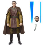 JEDI MASTER DOOKU BLACK SERIES STAR WARS TALES OF THE JEDI. asbro lanza dentro de la línea The Black Series la figura premium del conde Dooku como maestro Jedi, basada en la apariencia del personaje en la antología de animación "Star Wars: Tales of the Jedi" ("Star Wars: Las crónicas Jedi" en España). La figura mide 15 cm, cuenta con múltiples puntos de articulación y un nivel de detalle excepcional. Incluye 1x cabeza alternativa y 1x sable de luz azul con efectos de combate intercambiables. Se presenta en una caja con ventana ilustrada. UNIDADES LIMITADAS.