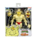 STUMP WRESTLING ACE DUCK TEENAGE MUTANT NINJA TURTLES ARCHIE COMICS. Ace Duck, personaje secundario de culto del universo Tortugas Ninja, reaparece aquí en su versión Stump Wrestling, inspirada en los famosos combates intergalácticos del multiverso TMNT. Este carismático luchador antropomórfico adopta aquí el aspecto de un guerrero samurái, listo para luchar en la arena con estilo y poderío. La figura representa a Ace Duck con un atuendo inspirado en el Japón feudal, con un kimono azul y negro, un cinturón rojo atado a la cintura y una espada enfundada. Su complexión robusta está perfectamente representada, con brazos musculosos, patas palmeadas y un feroz rostro de pato con colmillos visibles. Todo ello se acentúa con una capa de tela marrón y una variedad de accesorios evocadores. El conjunto incluye varias manos intercambiables, una antorcha esculpida, un escudo redondo y una gran capa flexible para variar las poses. Los detalles están cuidados al máximo: nervaduras en las alas, texturas del kimono, funda realista. La articulación fluida permite colocarlo en poses de combate o de parada. Con sus 18 cm, esta figura de NECA combina un guiño retro con una ejecución moderna. Una pieza ideal para los coleccionistas de la gama TMNT que quieran enriquecer su exposición con variantes originales y cuidadas.