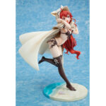 ERIS BOREAS GREYRAT SWIMSUIT MUSHOKU TENSEI: JOBLESS REINCARNATION ESTATUA 1/7. En Mushoku Tensei: Jobless Reincarnation, Eris Boreas Greyrat es una joven noble fogosa con un temperamento explosivo. Como heredera de una familia prestigiosa, creció rodeada de privilegios, pero también de una disciplina estricta, hasta que su camino cambió drásticamente tras conocer a Rudeus. Personaje clave de la historia, evoluciona de ser una niña malcriada y de mal genio a convertirse en una joven decidida y más madura. Su trayectoria refleja tanto su fuerte voluntad como su sensibilidad oculta bajo una apariencia dura. Su complicada relación con Rudeus y su implacable entrenamiento ponen de relieve su deseo de hacerse más fuerte. La figura la representa con un bañador oscuro de dos piezas con sutiles detalles de lazos y un short a juego. Lleva una gran capa blanca con capucha y orejas estilizadas de gato, que contrastan maravillosamente con su largo cabello rojo ondulado. Sus medias negras hasta los muslos resaltan la elegancia de su silueta. La pose dinámica y la expresión de sorpresa capturan a la perfección su energía y espontaneidad. Fabricada en PVC a escala 1/7, esta figura mide unos 25 centímetros de altura y descansa sobre una base con temática playera con arena esculpida, conchas marinas y detalles de suaves olas. El contraste de texturas entre la tela de la capa, su detallado cabello y el brillante bañador realza el realismo de la pieza.