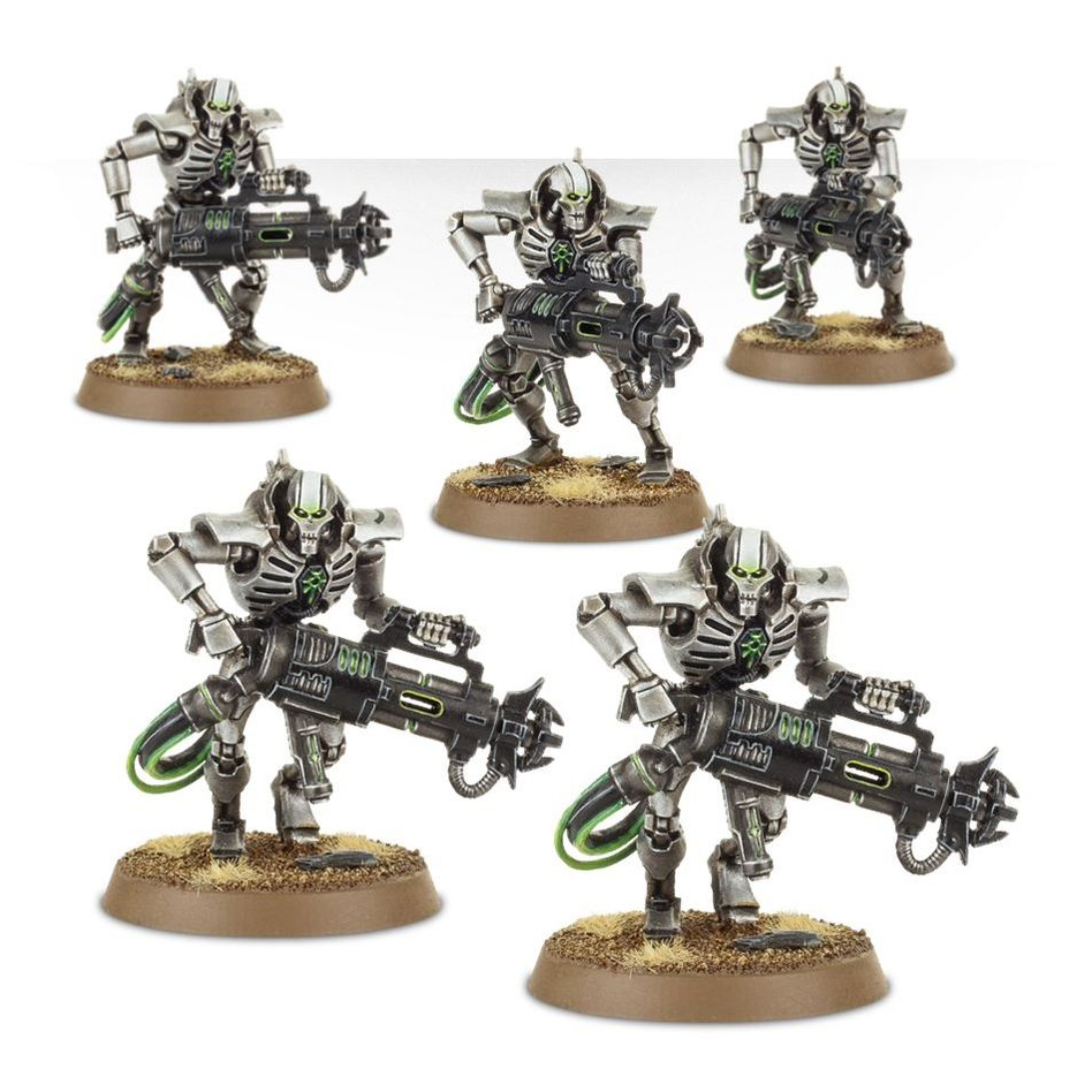 NECRONS: IMMORTALS WARHAMMER 40,000 Necrons: immortals warhammer 40,000. Como tropas de choque del ejército necron, las falanges de immortals luchan por la victoria usando todas las tácticas a su alcance, y son capaces de soportar fácilemente una salva de fuego de bólter pesado. Los necron immortals poseen la clásica cara de esqueleto metálico tan espeluznante y típica de su raza. Sus largas extremidades tienen pernos en las articulaciones, su cuerpo tiene un aspecto encorvado y su cabeza y hombros van protegidos por un collarín blindado. Lucen sutiles iconos necrons en el esternón. Puedes equipar a tus immortals con los devastadores blásteres gauss o con carabinas tesla. Esta caja de miniaturas multicomponente de plástico contiene 80 piezas, dos hojas de calcomanías necron y cinco peanas redondas citadel de 32 mm, con las que montar cinco necron immortals o cinco necron deathmarks.