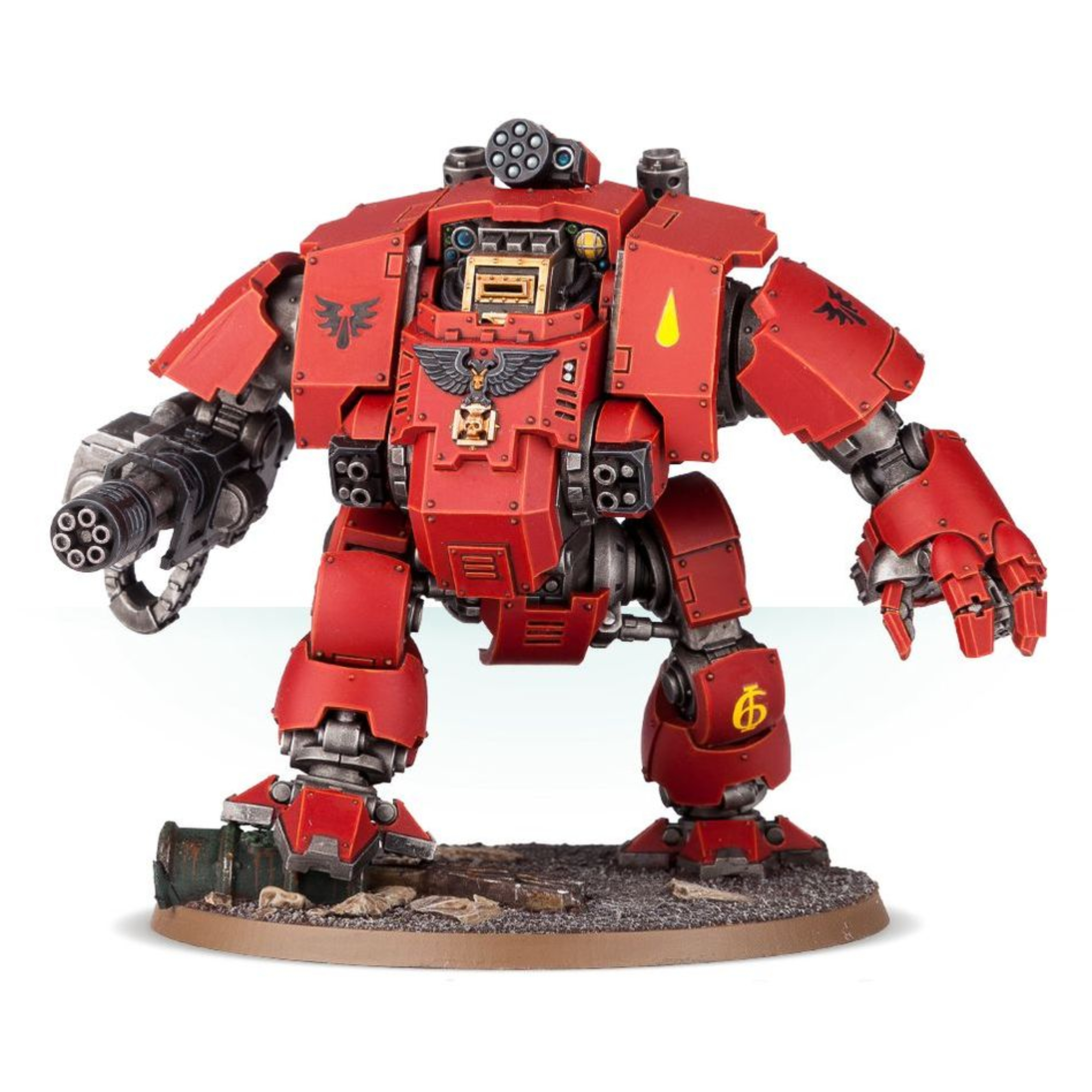 SPACE MARINES PRIMARIS REDEMPTOR DREADNOUGHT WARHAMMER 40,000 Máquinas de guerra que aplastan huesos y revientan cráneos mientras se abren paso a través de las filas enemigas. Más altos, corpulentos y astutamente diseñados que los dreadnoughts de diseño tradicional, estos goliats están alimentados por reactores hiperdensos y sofisticados paquetes de fibras. Pueden acelerar de un paso ruidoso a una marcha de grandes zancadas que hacen temblar el suelo, atravesando lluvias de fuego sin inmutarse. El diseño de los vínculos neuronales del redemptor es tan milagroso que su habitante, a pesar de estar sepultado en el sarcófago dentro del pecho del dreadnought, puede ejercer control con una destreza y velocidad sorprendentes. Este kit de plástico multicomponente contiene las piezas necesarias para montar un primaris redemptor dreadnought. Con el doble de altura que los ya imponentes primaris space marines, y más alto y corpulento que el dreadnought normal, esta miniatura tiene un aspecto excepcionalmente agresivo que se corresponde con su gran potencia en la mesa de juego. Artilla un cañón gatling o un incinerador de plasma como opciones para la mano derecha, y un puño de redemptor con lanzallamas pesado o cañón gatling como armas de apoyo para la izquierda, 2 lanzagranadas fragtormenta o bólters tormenta montados en el pecho, y una batería de cohetes ícaro en el armazón como defensa antiaérea. La armadura pesada del pecho (repleta de superficies lisas y líneas rectas, perfecta para añadir calcomanías y detalles) del redemptor dreadnought puede modelarse para que se abra pivotando y muestre el sarcófago sepultado en su interior. El aficionado más osado puede quitar también los pernos de la cintura, los brazos y las piernas de la miniatura, lo que aporta una mayor variedad de opciones de poses. El primaris redemptor dreadnought se compone de 109 piezas, e incluye una peana redonda citadel de 90 mm y una hoja de calcomanías.