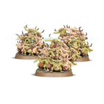 MAGGOTKIN OF NURGLE NURGLINGS WARHAMMER AGE OF SIGMAR. Los Nurgletes son ácaros de plaga que surcan el campo de batalla en risueños enjambres. Estos diablillos asquerosos podrían antojarse divertidos desde la distancia, pero la ilusión se rompe cuando se abalanzan sobre sus víctimas en una rancia avalancha de colmillos afiladísimos, garras asquerosas y carne abotargada. Con este kit multicomponente de plástico puedes montar tres peanas de Nurgletes, pilas de daemons diminutos para tus ejércitos de Guardia de la Muerte o Daemons del Caos de Warhammer 40,000 o de Agusanados de Nurgle de Warhammer Age of Sigmar. Compensan su escasa fuerza con grandes números, lo que los hace ideales para trabar unidades enemigas o reclamar objetivos vitales. Cada enjambre tiene filas delanteras, traseras y centrales, cada una formada por pequeñas bestias cornudas cubiertas de llagas, cortes y bultos. Vienen en una variedad de poses cargadas de personalidad que te permiten montar 27 combinaciones únicas de torres de Nurgletes, con Nurgletes individuales adicionales para decorar las peanas del resto de tu ejército. El kit contiene 16 piezas de plástico y 3 peanas redondas Citadel de 40 mm. Las miniaturas se proporcionan sin montar ni pintar. Recomendamos usar pegamento para plástico Citadel y pinturas Citadel Colour.
