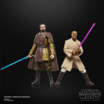 JEDI MASTER DOOKU BLACK SERIES STAR WARS TALES OF THE JEDI. asbro lanza dentro de la línea The Black Series la figura premium del conde Dooku como maestro Jedi, basada en la apariencia del personaje en la antología de animación "Star Wars: Tales of the Jedi" ("Star Wars: Las crónicas Jedi" en España). La figura mide 15 cm, cuenta con múltiples puntos de articulación y un nivel de detalle excepcional. Incluye 1x cabeza alternativa y 1x sable de luz azul con efectos de combate intercambiables. Se presenta en una caja con ventana ilustrada. UNIDADES LIMITADAS.