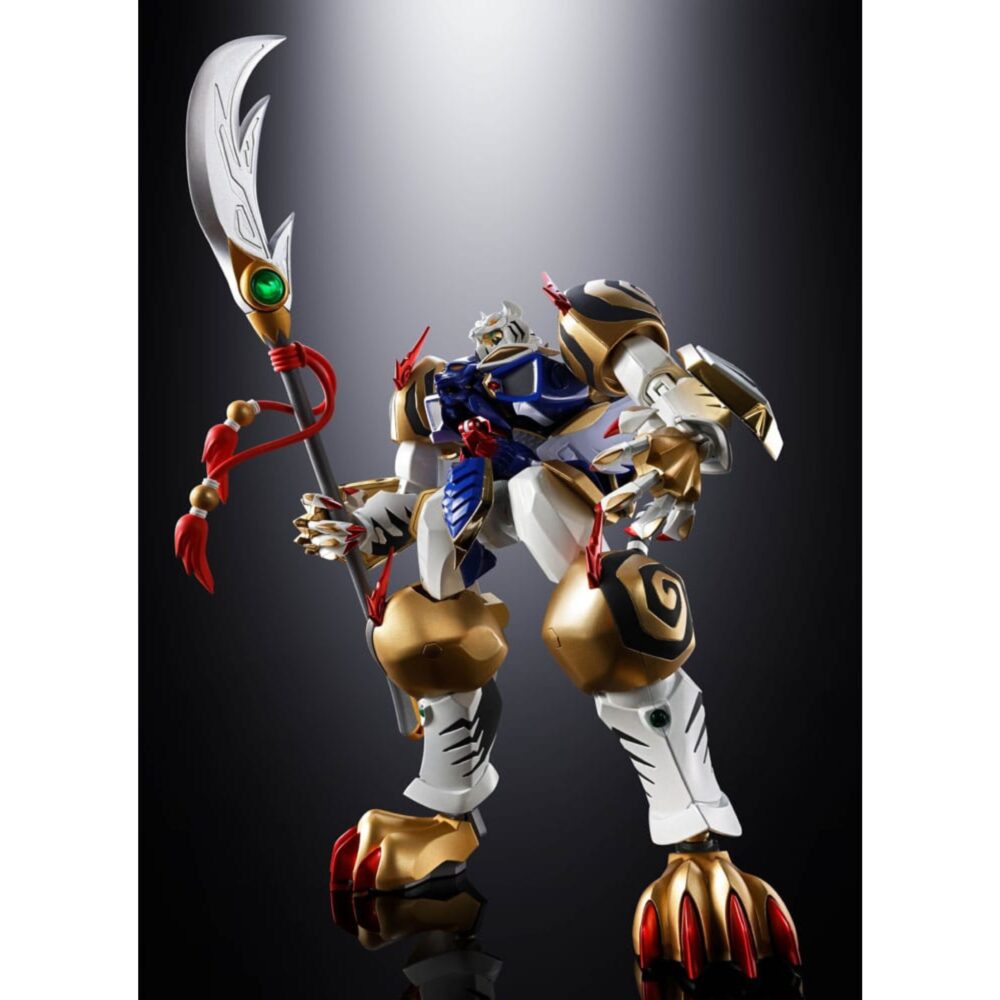 Gx-119 dragon tiger king / tiger dragon king super robot wars og soul of chogokin.  ryuko-o y koryu-o, procedentes del universo super robot wars: original generations, son dos mechas legendarios que destacan por su potencia bruta y su imponente estilo. Figuras emblemáticas de la franquicia, encarnan la dualidad entre la fuerza salvaje y el dominio marcial en un mundo donde reinan los combates entre robots gigantes. La figura gx-119 reúne a estos dos titanes mecánicos en una versión transformable de aspecto majestuoso. Ryuko-o, esbelto, tiene alas y una postura erguida que evoca a una criatura celestial. Koryu-o, más robusto, presenta formas compactas y una musculatura mecánica realzada por sus enormes garras. Juntos, ilustran la complementariedad de dos fuerzas distintas. El nivel de detalle es notable: armaduras metálicas brillantes en azul, blanco y dorado, expresiones feroces, armas imponentes (cetro con orbe verde, espada curva, garras macizas) y elementos móviles como las alas, la cola o los cuernos. Cada pieza está finamente esculpida, con acabados metálicos que acentúan su poderosa presencia. Con una altura de unos 20 cm, esta figura de metal pertenece a la colección soul of chogokin de tamashii nations. El set permite recrear las dos formas con transformación, articulación avanzada y acabado de primera calidad. Una pieza imprescindible para los fans de los mechas tácticos y los robots legendarios.