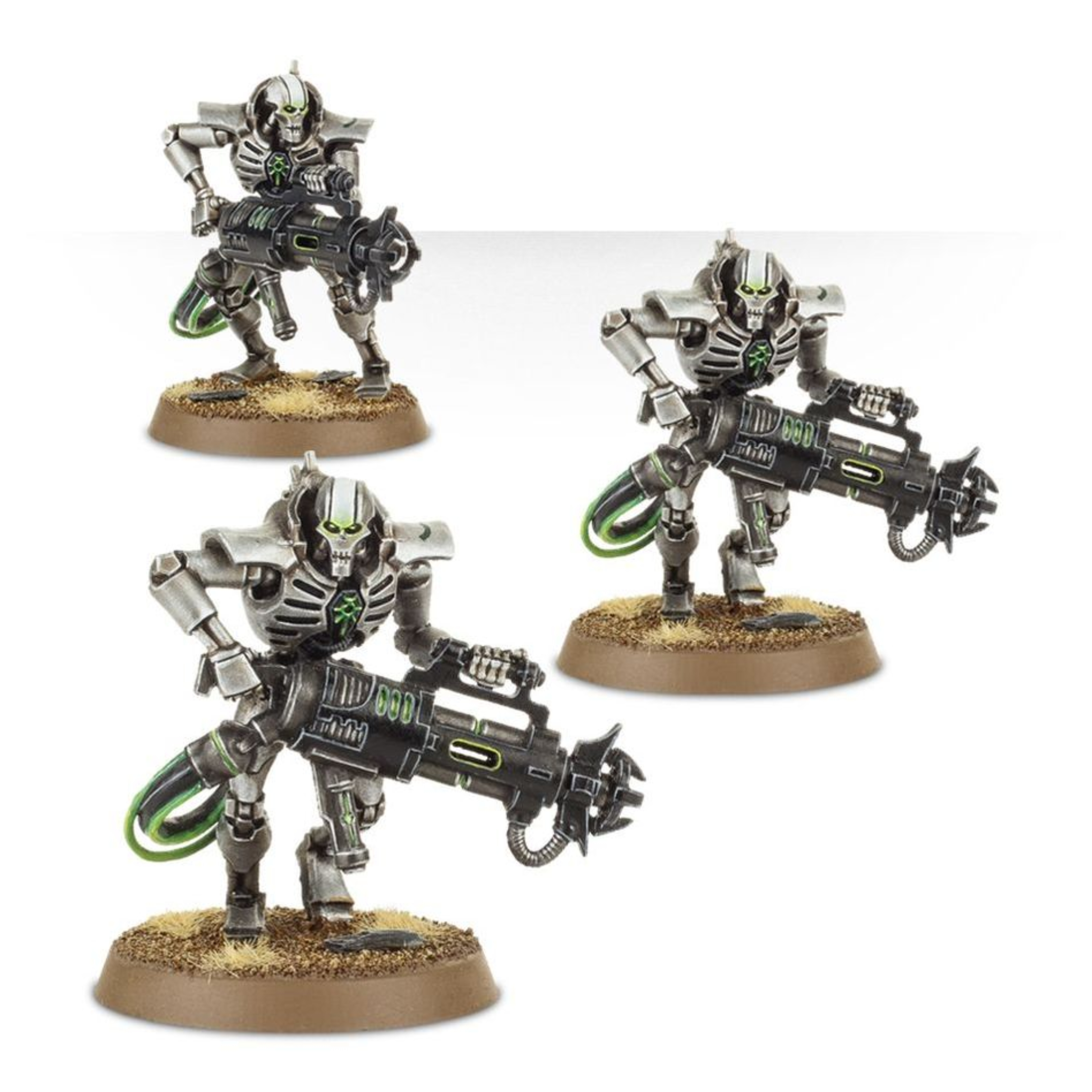 NECRONS: IMMORTALS WARHAMMER 40,000 Necrons: immortals warhammer 40,000. Como tropas de choque del ejército necron, las falanges de immortals luchan por la victoria usando todas las tácticas a su alcance, y son capaces de soportar fácilemente una salva de fuego de bólter pesado. Los necron immortals poseen la clásica cara de esqueleto metálico tan espeluznante y típica de su raza. Sus largas extremidades tienen pernos en las articulaciones, su cuerpo tiene un aspecto encorvado y su cabeza y hombros van protegidos por un collarín blindado. Lucen sutiles iconos necrons en el esternón. Puedes equipar a tus immortals con los devastadores blásteres gauss o con carabinas tesla. Esta caja de miniaturas multicomponente de plástico contiene 80 piezas, dos hojas de calcomanías necron y cinco peanas redondas citadel de 32 mm, con las que montar cinco necron immortals o cinco necron deathmarks.