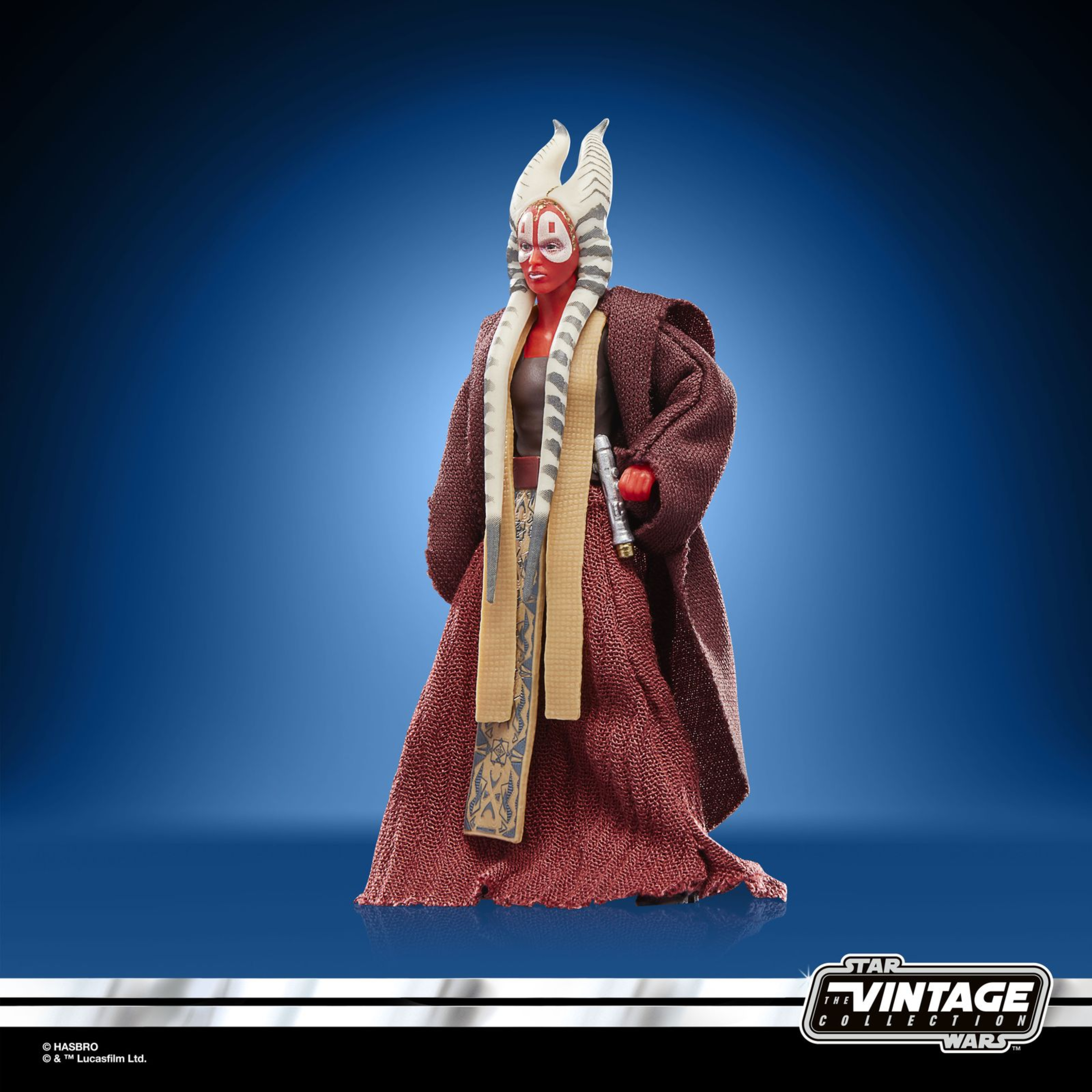 SHAAK TI VINTAGE COLLECTION STAR WARS ATTACK OF THE CLONES Shaak ti vintage collection star wars attack of the clones. Hasbro añade a su línea the vintage collection la figura de shaak ti, basada en la apariencia de su personaje en la película "star wars: attack of the clones" ("star wars: el ataque de los clones" en españa). Mide 9,5 cm y cuenta con múltiples puntos de articulación. Incluye 1x túnica de tela, 1x sable de luz azul y 1x empuñadura no iluminada. Su embalaje tipo blíster reproduce el estilo clásico de kenner, con logotipo vintage y numeración para coleccionistas. Unidades limitadas.