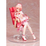 MIKA JOUGASAKI HALLOWEEN LOVE NURSE THE IDOLMASTER CINDERELLA GIRLS ESTATUA PVC 1/7. En el universo de The Idolmaster Cinderella Girls, Mika Jougasaki destaca como una ídolo segura de sí misma y carismática, que siempre cautiva a su público con su deslumbrante presencia en el escenario. Con su estilo atrevido y su personalidad asertiva, es una de las ídolos más emblemáticas de la serie. Esta figura la retrata en la versión Halloween Love Nurse, un atuendo alternativo que es a la vez divertido y llamativo. El tema de la enfermera se reimagina aquí con un toque colorido e inspirado en la fantasía que encarna a la perfección su naturaleza atrevida y coqueta. El carácter de Mika brilla a través de esta mezcla de dulzura y encanto. Se la representa con un vestido corto de enfermera en tonos rosa y blanco, decorado con motivos de corazones y finos accesorios. Relajada en una silla de oficina roja a juego con su atuendo, adopta una pose elegante pero traviesa. Su larga melena rosa cae en cascada en mechones ondulados, complementando los detalles de su uniforme. Las medias blancas y los zapatos de tacón rojos añaden el toque final, realzando su postura con las piernas cruzadas. A escala 1/7, con una altura de unos 25 centímetros, esta figura de PVC presenta un esculpido intrincado en las texturas y los accesorios: desde el estetoscopio y los volantes de su falda hasta la silla cuidadosamente diseñada. El resultado es una pieza de exposición completa y armoniosa que destacará en cualquier colección.