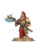 CUSTODIAN WARDENS WARHAMMER 40,000. Los Adeptus Custodes son una fuerza gloriosa y muy admirada. En los primeros días del Imperium marcharon a la guerra junto al propio Emperador, presentando un espectáculo digno de la majestad del Maestro de la Humanidad. Al igual que sus armas y armaduras siempre se han fabricado para reflejar su gloria marcial, también es así con los orgullosos estandartes conocidos como vexillas, que algunos de los Custodians más veteranos llevan a la guerra. Pocas compañías escudo marchan a la guerra sin vexillas ondeando sobre ellas. Este kit de plástico multicomponente contiene las piezas necesarias para montar un Vexilus Praetor de los Custodian Wardens. Va ataviado con una espectacular servoarmadura de auramita de excelente manufactura, cubierta de simbología del Emperador esculpida, águilas Imperiales, relámpagos, gemas y filigranas. Va armado con un hacha de castellano o una lanza de guardián, pero lo que más destaca es su enorme vexilla ornamentado. Este tiene casi el doble de la altura del propio praetor (sin contar el penacho del casco), y es sin duda una visión inspiradora, mostrando una gran águila bicéfala con gemas, púas y cuerdas con pesadas borlas. Además del Vexilus Praetor, este kit permite montar a 4 Custodian Wardens, o 3 Custodian Wardens y un Shield-Captain. Los Custodian Wardens también pueden armarse con hacha de castellano o lanza de guardián. El Shield-Captain tienen sus propias hombreras, placas de los muslos, penacho y daga misericordia, además de las opciones normales de armamento.