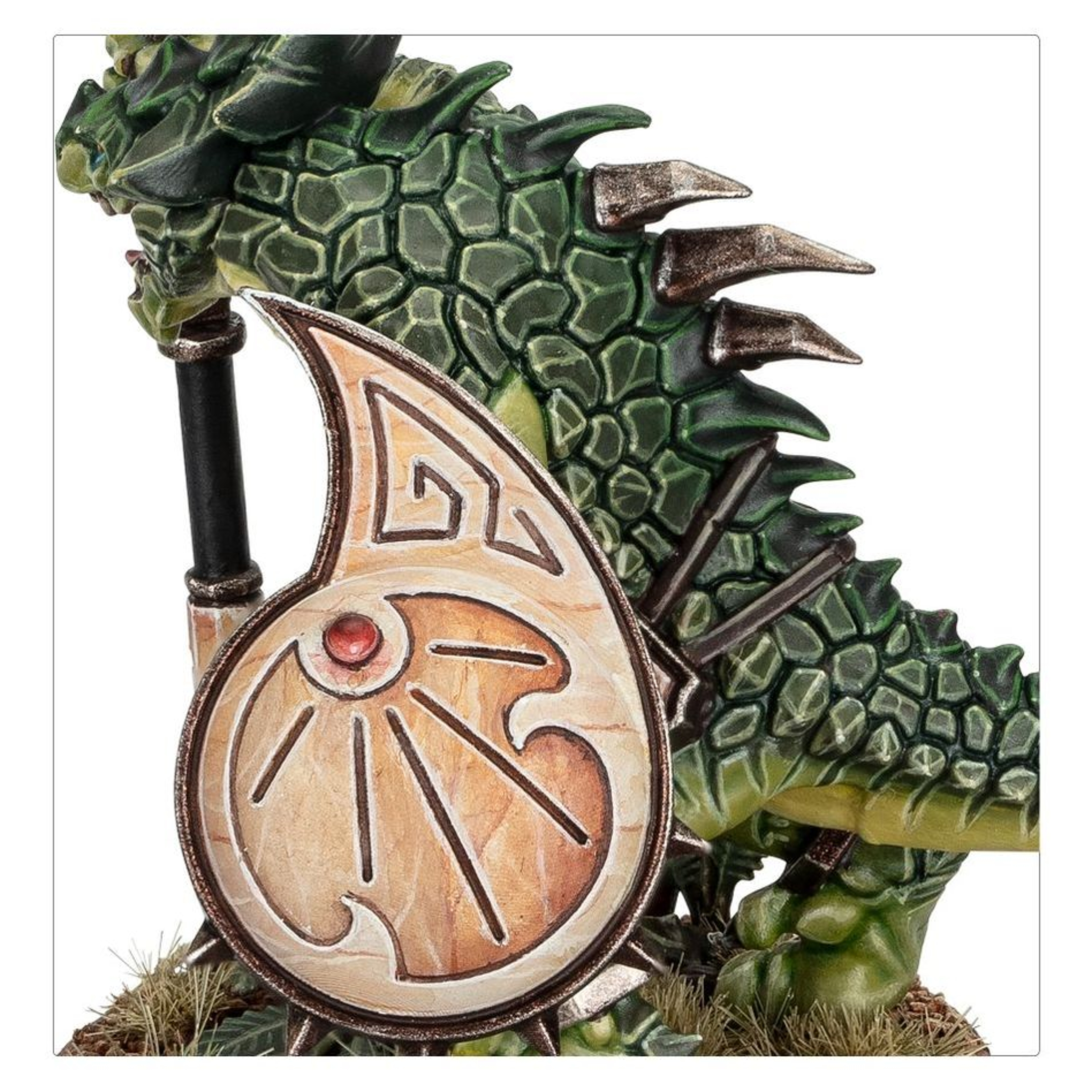 SPEARHEAD SERAPHON WARHAMMER AGE OF SIGMAR Spearhead seraphon warhammer age of sigmar. Los reptilianos serafones se esfuerzan incansablemente por hacer avanzar el gran plan de los ancestrales, devolviendo el verdadero orden y equilibrio a los reinos deformados por los dioses oscuros. Sus ejércitos ven a saurios de sangre fría y feroces bestias escamosas luchar juntos como una única fuerza potente: una fusión de violencia depredadora y poder cósmico esotérico que pocos pueden resistir. Si quieres ejercer un poder antiguo y de sangre fría para limpiar la mancha del caos de los reinos mortales, esta caja es la forma perfecta de comenzar un nuevo ejército de serafones (o ampliar una colección ya existente) y ahorra más que si las compras por separado. Contiene una equilibrada selección de unidades que te permitirá desplegar un ejército de reptilianos serafones en el tablero de juego con solo estas miniaturas. Esta caja incluye las siguientes miniaturas multicomponente de plástico: 1 saurio viejaestirpe en carnosaurio y 1 saurio viejaestirpe a pie, que también se puede montar como un saurio veterano en carnosaurio, o un oráculo eslizón en troglodón con un saurio viejaestirpe a pie. 3 kroxigores, que alternativamente se pueden montar como kroxigores prole de guerra. 10 guerreros saurios. Todas las miniaturas se suministran con sus peanas correspondientes. Estas miniaturas requieren montaje y pintado; recomendamos utilizar pegamento para plástico citadel y pinturas citadel colour.