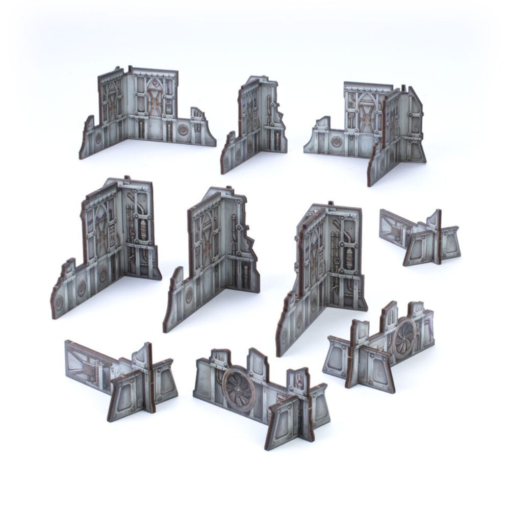 Kill team: caja de inicio (español). En el despiadado universo del lejano futuro, los proyectiles explosivos silban en el aire, las espadas sierra se revolucionan ávidas de sangre y los pies blindados golpean contra un suelo accidentado. Aquí y ahora, la batalla depende de la temeridad de un simple puñado de guerreros. ¿tienes lo que se necesita para comandarlos y llevarlos a la victoria? Kill team es un juego de mesa lleno de acción con intensas escaramuzas ambientadas en el 41. º milenio, el telón de fondo de warhammer 40,000. Esta caja de inicio contiene todo lo que dos jugadores necesitan para dar sus primeros pasos en kill team. Contiene dos comandos completos: los sobrehumanos marines espaciales de los ángeles de la muerte y sus corruptos homólogos, los infectos marines de plaga de la guardia de la muerte. Además, contiene todas las demás herramientas y accesorios que necesitas y una serie de escenarios introductorios para que te familiarices con los conceptos básicos de las batallas tácticas ultrarrápidas. También trae tres láminas de terreno fabricadas en madera fdm con ilustraciones impresas: solo hay que encajarlas, sin necesidad de pegamento ni pintura, y se desmontan de nuevo fácilmente para guardarlas. Toda la caja se ha diseñado para montarse y estar lista para jugar en tan solo 30 minutos.